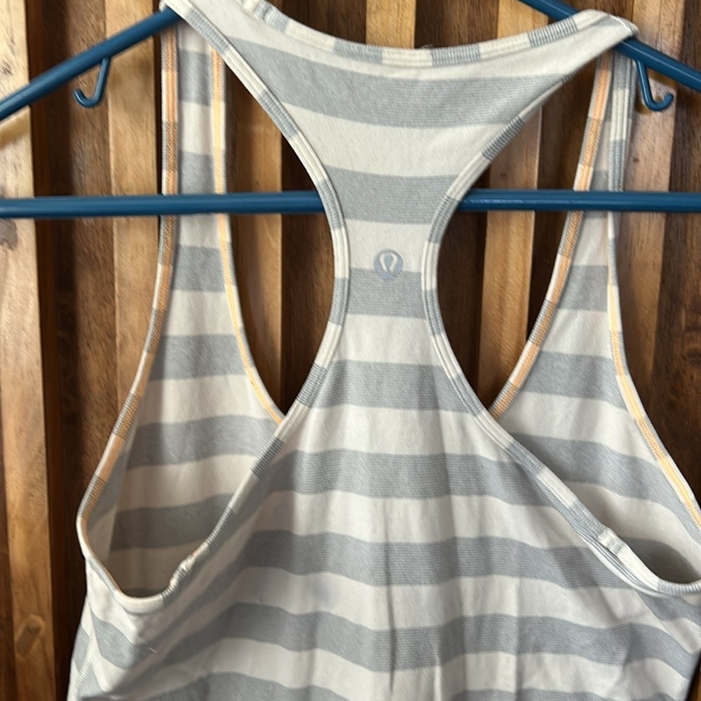 LULULEMON Cool Racerback Tank. Size 6 - Picture 5 of 6
